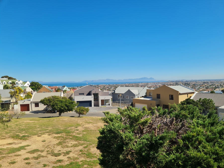 4 Bedroom Property for Sale in Mountainside Western Cape